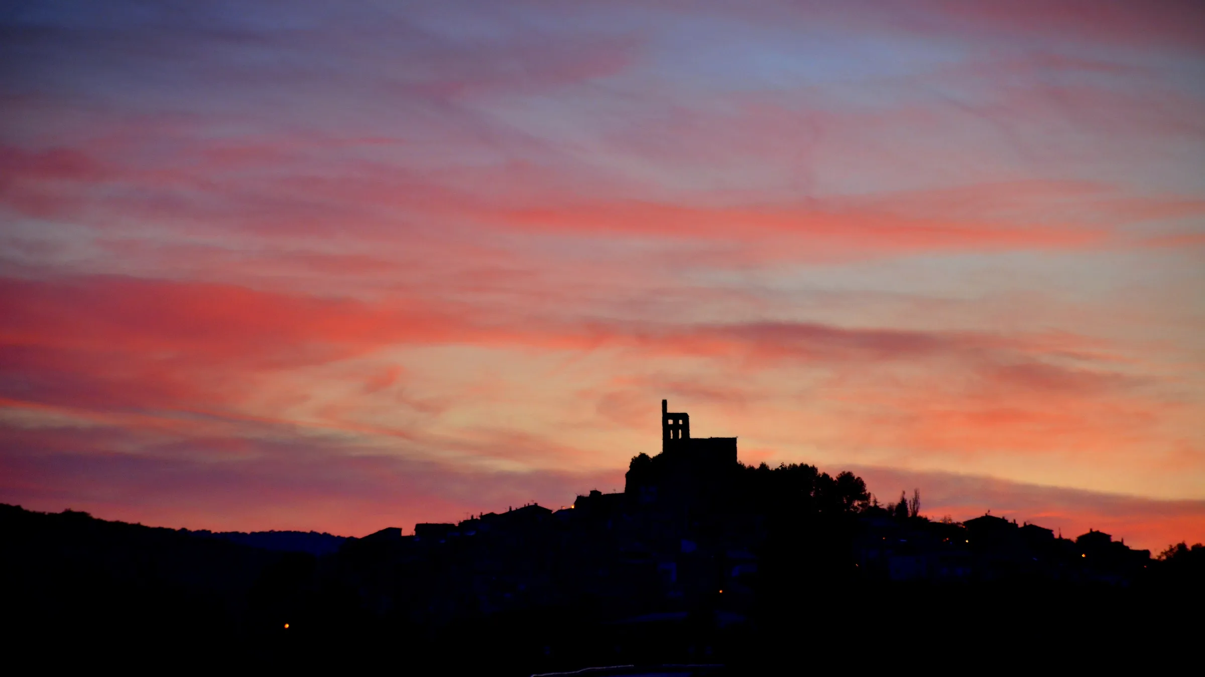 Atardecer sobre Àger, en la comarca de la Noguera